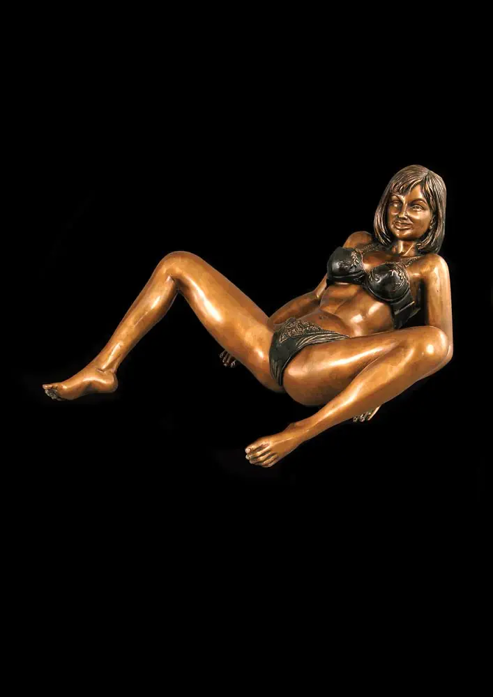 Bikini Girl - Marron - Sculpture en bronze