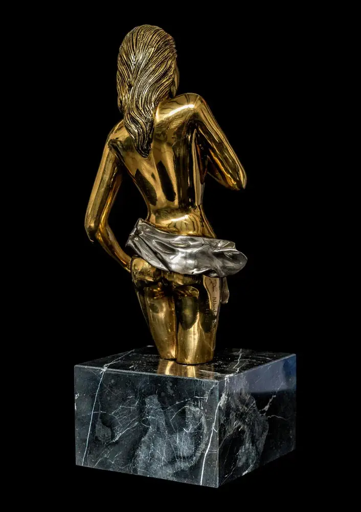 Escultura de bronce