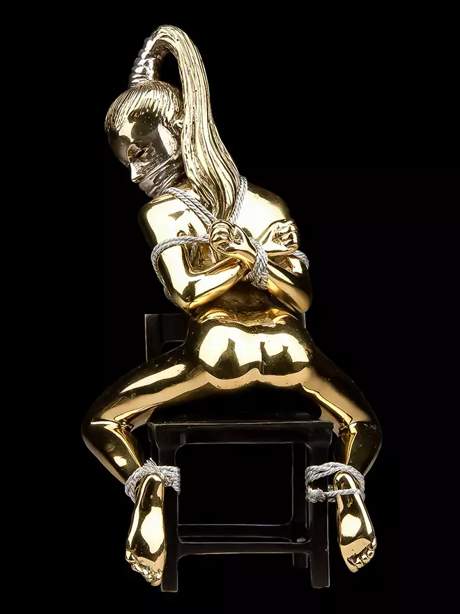 Bondage Girl on Chair - Sculpture en bronze