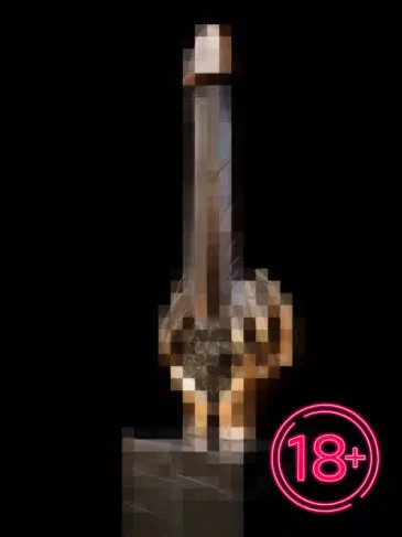 Phallus in Ladies Hand