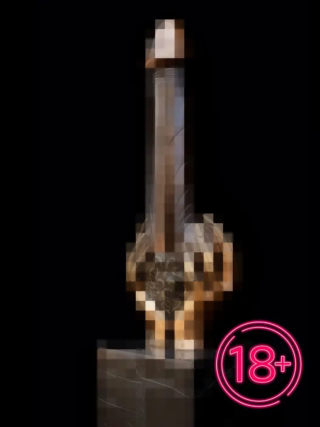 Phallus in Ladies Hand