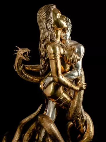  Escultura de bronce