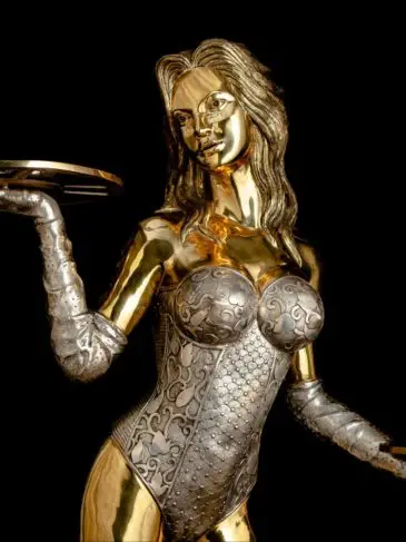  Statua