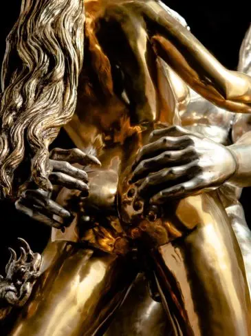 Statua